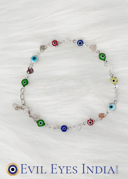 Evil Eyes Anklet with Heart charms - Anti-Tarnish - Silver Colour. Crafted on a durable anti-tarnish chain, it maintains its shine, making it a meaningful and lasting addition to any jewelry collection.