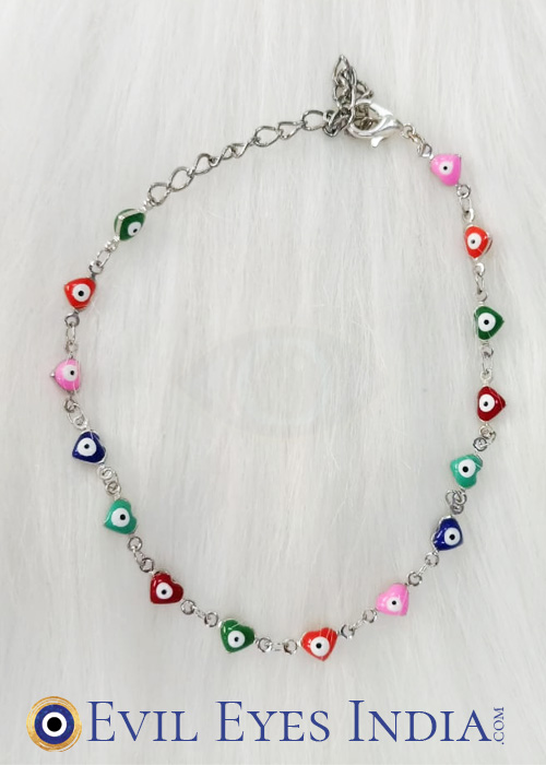 Evil Eye Anklets with Hearts - Anti-Tarnish - Silver Colour. The anti-tarnish chain holds the charms beautifully, creating a look that’s both protective and stylish. Made to stay shiny, this piece is perfect for everyday wear with a touch of mysticism.