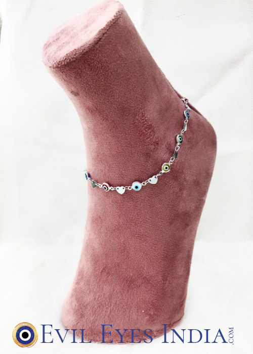 Evil Eyes Anklet with Heart charms - Anti-Tarnish - Silver Colour. Crafted on a durable anti-tarnish chain, it maintains its shine, making it a meaningful and lasting addition to any jewelry collection.