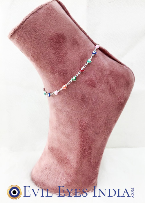 Evil Eye Anklets with Hearts - Anti-Tarnish - Silver Colour. The anti-tarnish chain holds the charms beautifully, creating a look that’s both protective and stylish. Made to stay shiny, this piece is perfect for everyday wear with a touch of mysticism.