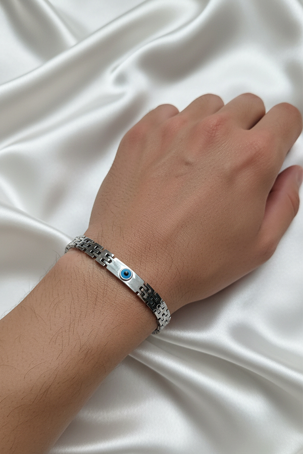 Sleek Anti-Tarnish Silver Link Bracelet with Central Evil Eye