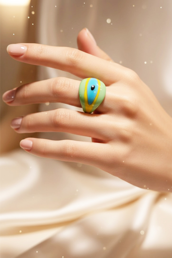 Luxurious Emerald Green Resin Evil Eye Ring