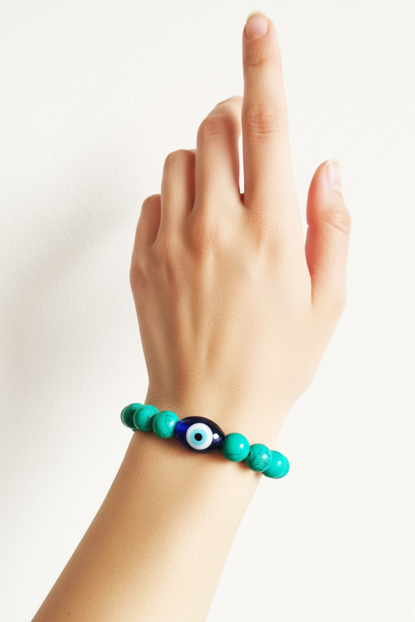 Turquoise Beaded Bracelet with Single Evil Eye Charm