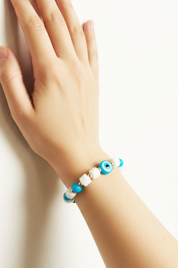 Coastal Breeze Evil Eye Bracelet – White & Turquoise Beads